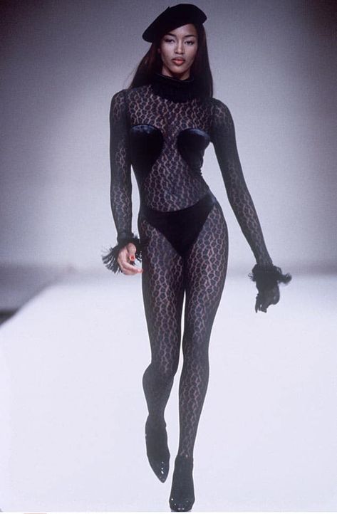 Inverted Triangle Body Shape, Triangle Body Shape, 90s Runway Fashion, 90s Models, Azzedine Alaia, Naomi Campbell, Couture Fashion, 90s Fashion, Runway Fashion