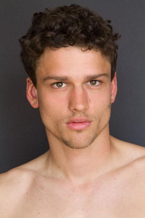 Masculine People, Simon Nessman, Mens Hairstyles Curly, Men Haircut Curly Hair, Jon Kortajarena, Soul Artists, Francisco Lachowski, Hairstyle Inspiration, Corte De Cabelo Masculino