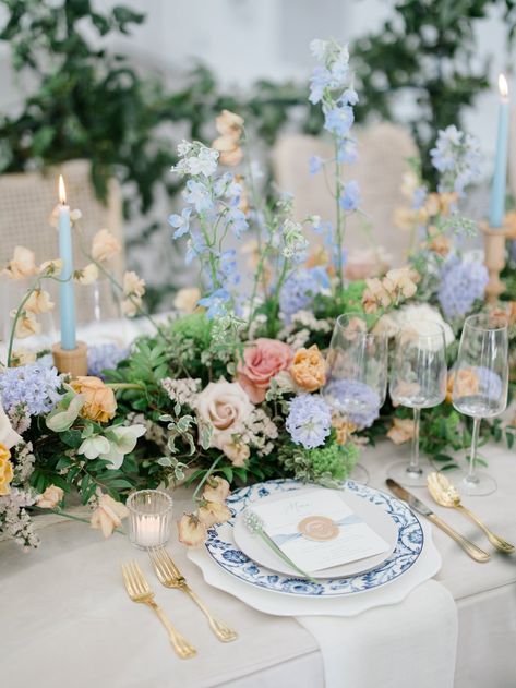 Italian Wedding Theme, Blue White Weddings, English Garden Wedding, Wedding Table Designs, Bridal Table, Wedding Floral Centerpieces, English Wedding, Wedding Mood Board, Wedding Mood