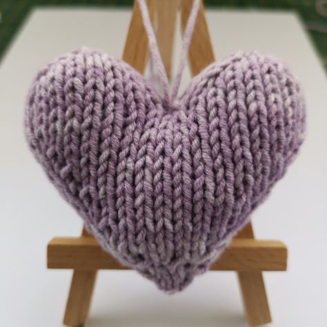 My Nearly No-Sew knitted stuffed heart pattern. Again | scrappystickyinkymess Sew Heart, Knitted Heart Pattern, Knitted Heart, Sock Knitting Patterns, Crochet Cushions, Bobble Stitch, Sock Patterns, Heart Pattern, Easy Knitting