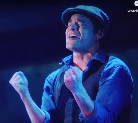 He looks so into it! Santa Fe is one of my favorite songs in newsies! Jeremy Jordan sounds so passionate!! <3 Newsies Santa Fe, Newsies Jeremy Jordan, Jack Kelly Newsies Jeremy Jordan, Jeremy Jordan Newsies, Santa Fe Newsies, Jeremy Jordan, Newsies Live, Jack Kelly, Musical Theatre Broadway