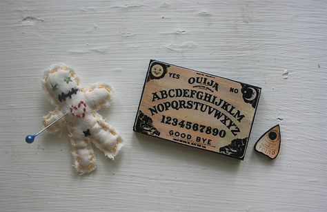 Miniature Voodoo Doll and Ouija Board | Flickr Miniature Oddities, Miniature Ouija Board, Mini Ouija Board, Mini Voodoo Dolls Diy, Doll Miniatures, Miniature Halloween Diy, Miniature Halloween, Voodoo Doll Costume, Halloween Diorama