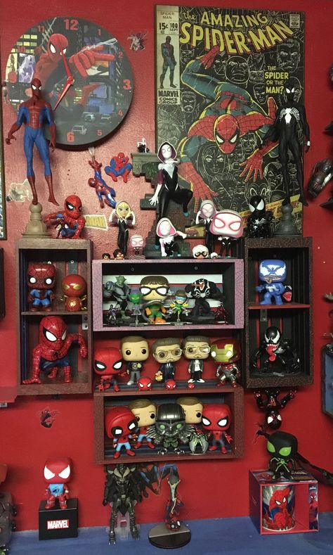 Our Marvels Spider-Man Collection with Funko Pop, Funko Dorbz, Rock Candy, Jada Metal Cast, Disney and Diamond Select Gallery! Marvel Collection Room, Spider Man Collection, Funko Pop Aesthetic, Marvel Room Ideas, Funko Display Ideas, Funko Pop Display Ideas, Toy Collection Room, Comic Book Room, Spiderman Decorations