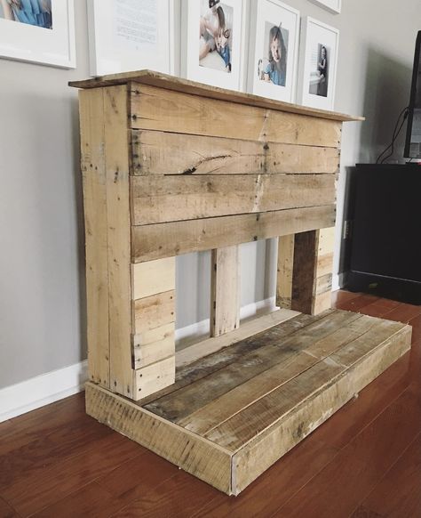 Diy Pallet Fireplace, Fake Fireplace Diy, Western House Ideas, Pallet Fireplace, Western House, Fall Displays, Outdoor Kitchen Sink, Diy Fireplace Mantel, Fireplace Diy