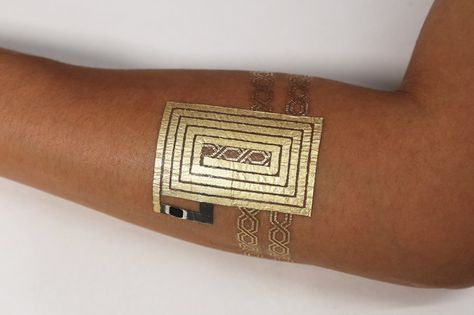 Pin for Later: These High-Tech Tattoos Are Straight From the Future Then there's the communication DuoSkin tattoo device, like this NFC tag. Smart Tattoo, Electronic Tattoo, Tech Tattoo, Disappearing Ink, Speculative Design, Ancient Tattoo, Nfc Tag, Tattoo Prices, Gold Tattoo