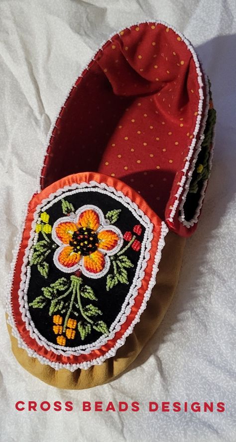 Moccasin Pattern Beaded, Beadwork Moccasins, Beaded Vamps, Native American Jingle Dress, Raised Beadwork, Moccasin Patterns, Fancy Shawl Regalia, Beaded Slippers, Flower Beadwork