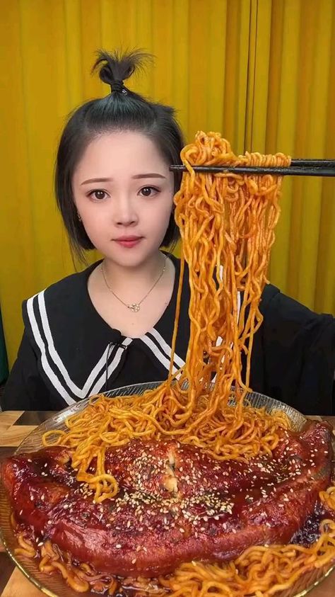 Mukbang Korean, Food Competition, Saved Pictures, Satisfying Eats, Food Asmr, Asmr Mukbang, Amazing Food Videos, Creepypasta Funny, Asmr Eating