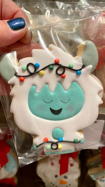 Yeti To Party, Rolled Cookies, Roll Cookies, November 13, Decorated Cookies, Custom Cakes, Cake Cookies, Cookie Decorating, Sugar Cookies