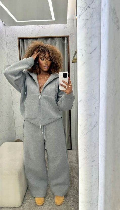 Midsize Outfits Streetwear, Easy Travel Outfits Packing Light, White Sweatsuit Outfits Women, Cozy Baddie Outfits, Lazy Sweatpants Outfit, Luxury Streetwear Aesthetic, Elevated Sweatpants Outfit, Sweats Outfit Ideas, Casual Restaurant Outfit