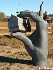 A large hand (approximately 5 feet tall) with long fingernails holds a mail box. Santa Fe, New Mexico. Photo by Pat Heinen. Funny Mailboxes, Hilarious Captions, Giant Things, Cool Mailboxes, Unconventional Art, Missouri Travel, Creepy Hand, Unique Mailboxes, Mailbox Design