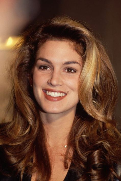 1990s Makeup, Models 90s, 90s Supermodels, Elizabeth Hurley, Michelle Rodriguez, 90s Hairstyles, Farrah Fawcett, Linda Evangelista, Raquel Welch