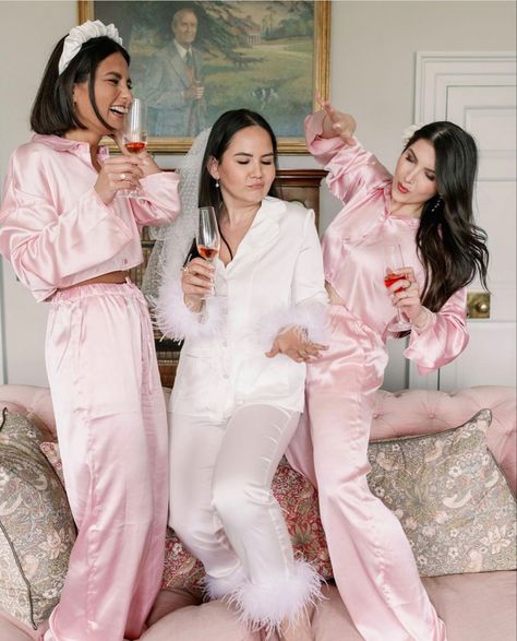 Bride Night Before Wedding Outfit, Bridal Pyjama Party, Pink Bachelorette Pajama Party, Bridal Pyjamas Bridesmaid, Night Before Wedding With Bridesmaids, Bachelorette Pj Party, Bachelorette Pajama Party, Bride Pyjamas, Bridal Pyjamas