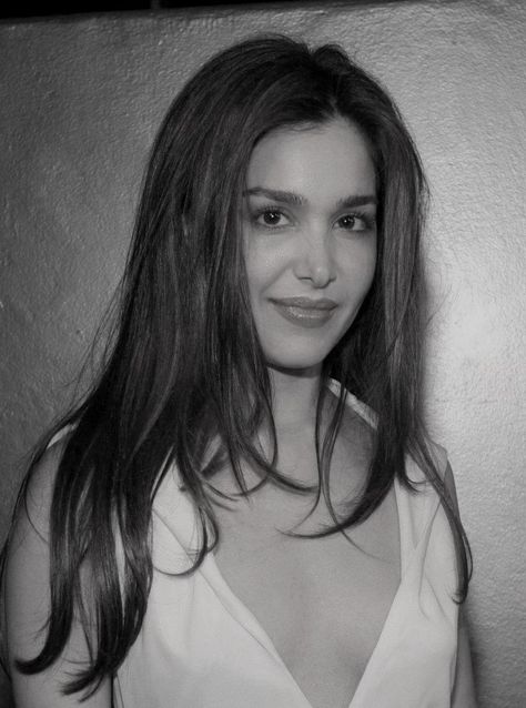 Gina Philips 90s, Gina Philips, Minka Kelly Hair, Gina Phillips, Kelly Hair, Female Aesthetic, Minka Kelly, Favorite Artist, Girl Swag