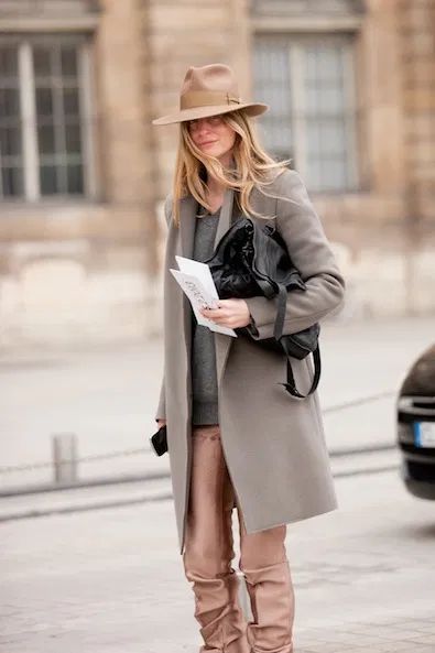 10 Wardrobe Essentials Of Parisian Winter Style Fedora Hat Women Outfit, Outfits With Fedora Hats, Parisian Winter Style, French Winter Style, Wool Hat Outfit, Outfit With Fedora, Hats For Fall, Neon Scarf, What To Wear In Paris