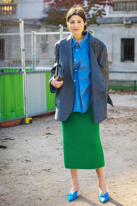 Irina Linovich, What To Wear To An Interview, Oversized Blazers, Pencil Skirt Outfits, New Street Style, Rock Outfit, Work Skirts, Minimalist Dresses, Looks Street Style