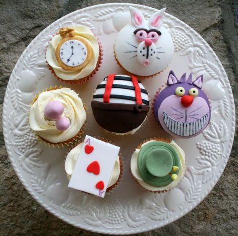 Mad Hatters Hat, Wonderland Cupcakes, Mad Hatter Cake, Alice In Wonderland Cupcakes, Tea Party Cupcakes, Mad Hatters Tea Party, Alice In Wonderland Tea Party Birthday, Alice In Wonderland Cakes, Onederland Birthday Party