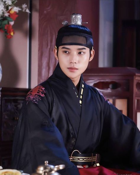 Under The Umbrella Queen, Under The Queens Umbrella Kdrama, Under Queen Umbrella, Kdrama Crush, Under The Queen's Umbrella, Moon Sangmin, Grand Prince, King Outfit, Korean Traditional Dress