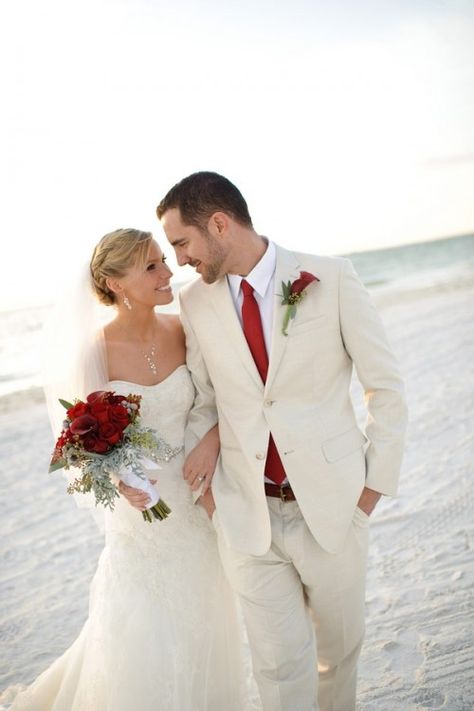 White suits give a serene look and is perfect for beach wedding Destination Wedding Suits, Beach Wedding Groom Attire, Beach Groom, Casa Blanca Wedding Dress, Bohemian Ideas, Beach Wedding Groom, Wedding Dresses Videos, Beach Wedding Attire, Groom Wedding Attire