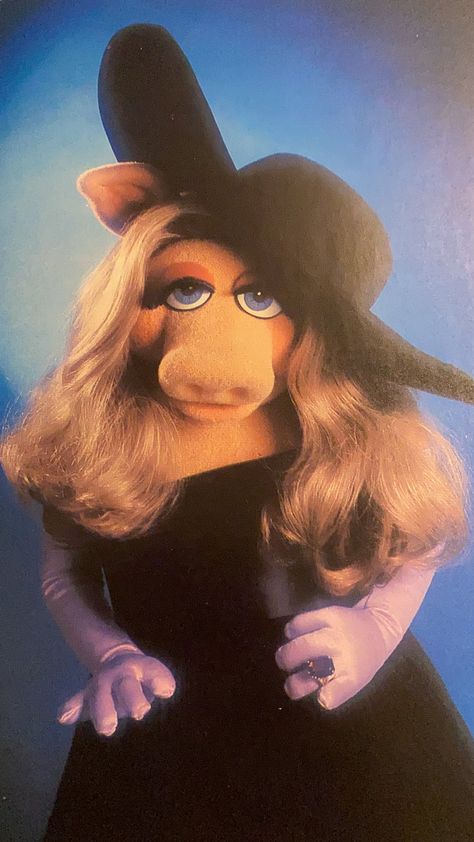 Mrs Piggy, The Muppet Show, Miss Piggy, Hands On, Blonde, Tumblr, Hair, Black