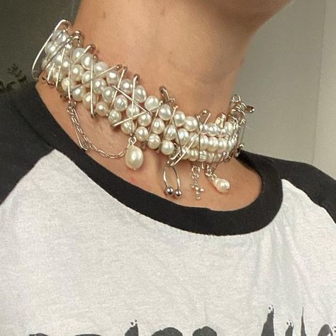 Mʏ Dᴇᴀʀᴇsᴛ Wᴏʀʟᴅ on Instagram: "@leigho0o is a vibe in the Vivienne Choker 🤍 DM to order for now lol🤍 #mydearestworld #choker #jewelry #pearlchoker #punkjewelry #punk #safetypins #pearls #slowjewelry #slowmade #slowfashion" Pearl Earrings Outfit, Concert Jewelry, Punk Pirate, Maria Core, Pearl Boots, Punk Choker, Jewelry Wardrobe, Punk Aesthetic, Gemstone Choker