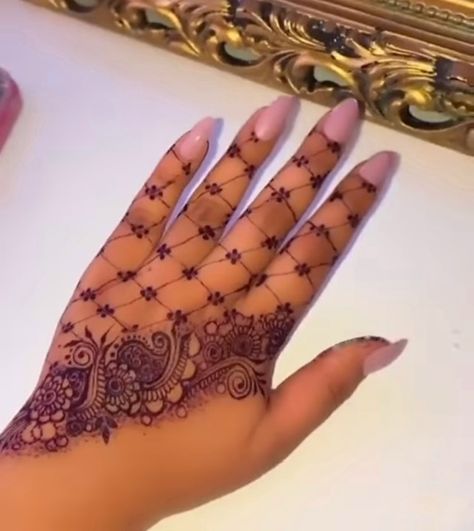 Purple Henna, Blue Henna, Whimsigoth Wedding, Henna Style Tattoos, Modern Henna, Modern Henna Designs, Latest Henna Designs, Henna Style, Henna Tattoos