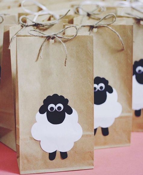 Themed Baby Shower Ideas, Diy Eid Gifts, Animal Themed Birthday Party, Baby Lamb Baby Shower, Shower Tips, Baby Shower Gift Bags, Decorated Gift Bags, Eid Crafts, Jw Pioneer Gifts