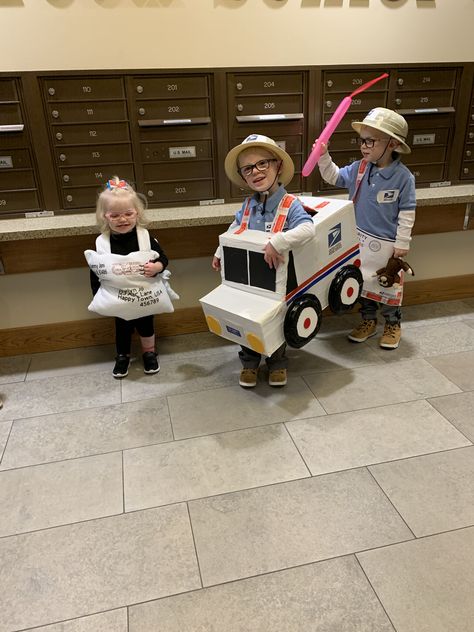 Mailmen, mail truck, and letter  Halloween group costume #diy #halloweencostumes #halloween #mailman Mailbox Costume Diy, Mail Truck Costume, Mail Carrier Costume, Mailman Costume, Mail Man Costume, Postal Worker Costume, Office Halloween Costumes, Diy Costumes Women, Toddler Costumes