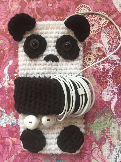 Free Cute Panda Cell Crochet Phone Case Pattern Crochet Phone Cover, Phone Case Pattern, Crochet Phone Cases, Crochet Mobile, Crochet Panda, Cell Phone Pouch, Easy Crochet Projects, Crochet Hook Set, Pouch Pattern