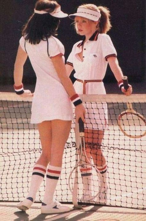 80s Tennis, Mode Tennis, Tennis Women, Lacoste Vintage, Tennis Outfits, Tennis Skirt Outfit, Tennis Outfit, Vintage Tennis, Tennis Fashion