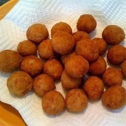 This recipe makes about 75 tangy and delicious fried sauerkraut balls. Sauerkraut Balls, Polish Mistakes, Sauerkraut Recipes, Best Food Ever, Shepherds Pie, Balls Recipe, Fried Food, Appetizer Snacks, Finger Foods