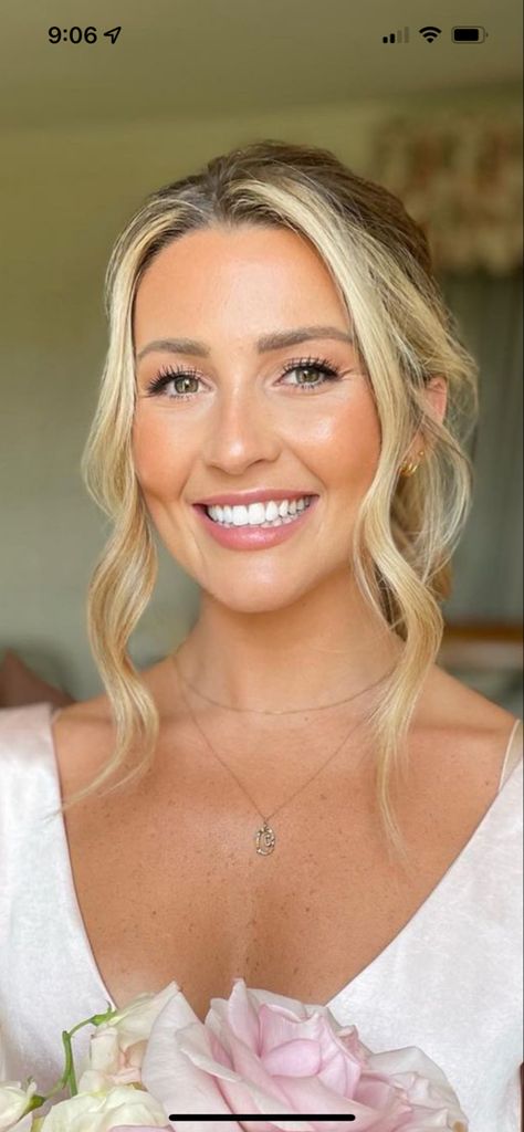 Simple Makeup Looks Wedding, Wedding Makeup Natural Glow, Very Simple Wedding Makeup, Soft And Natural Bridal Makeup, Bridesmaids Hair And Makeup, Basic Wedding Makeup, Natural Wedding Look, Bridal Natural Makeup Look, Soft Glow Wedding Makeup