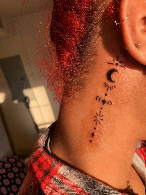 Behind The Ear Down Neck Tattoo Ideas, Baddie Neck Tattoos Words, Behind The Ear To Neck Tattoo Ideas, Moon Tattoo Designs Behind Ear, Pretty Neck Tattoos Women Side, Neck Tattoo Ideas Black Women, Cool Neck Tattoos For Women, Baddie Tats Neck, Meaningful Neck Tattoos Women