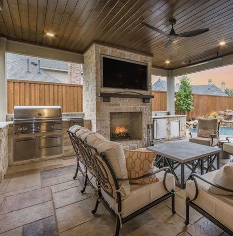 Awesome 30+ Favorite Outdoor Rooms Ideas to Upgrade Your Outdoor Space Covered Patio With Fireplace, Patio With Fireplace, Fireplace Kitchen, Outdoor Covered Patio, Outdoor Fireplace Patio, Backyard Pavilion, Outdoor Living Rooms, Outdoor Kitchen Patio, Diy Outdoor Decor