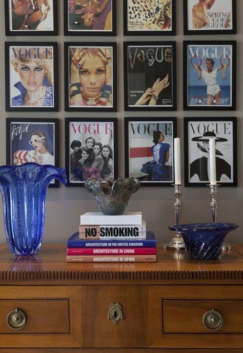 DIY -- take old magazine covers you love and frame them as fashionable decoration! frames Magazine Display, Magazine Wall, Inexpensive Art, Gallery Wall Inspiration, Vogue Covers, Interior Design Magazine, Inspiration Wall, Diy Wall Art, Home Decor Furniture