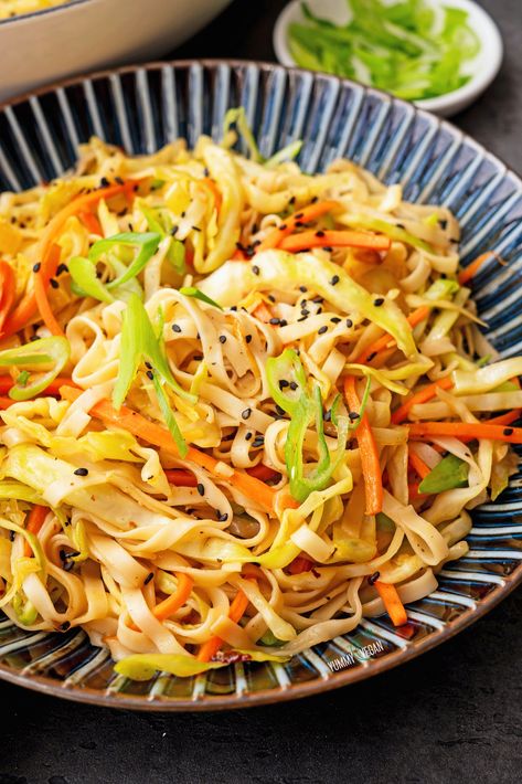 I haven't tried any of the recipes from The Yummy Vegan, but they look so delicious!! Red Cabbage Carrot Recipes, Cabbage Noodles Recipes, Cabbage Noodles, Cabbage And Carrots, Boiled Cabbage, Meatless Mains, Egg Noodle Recipes, Cabbage And Noodles, Veggie Food