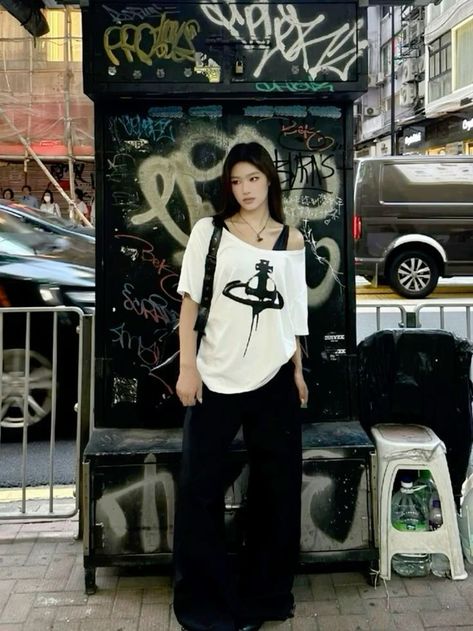 Japan Outfit Inspo Summer, Ootd Photo Ideas, Acubi Fits, Photo Japon, Pakaian Hipster, Outfit Korean, Mode Inspo, 가을 패션, Korean Street Fashion