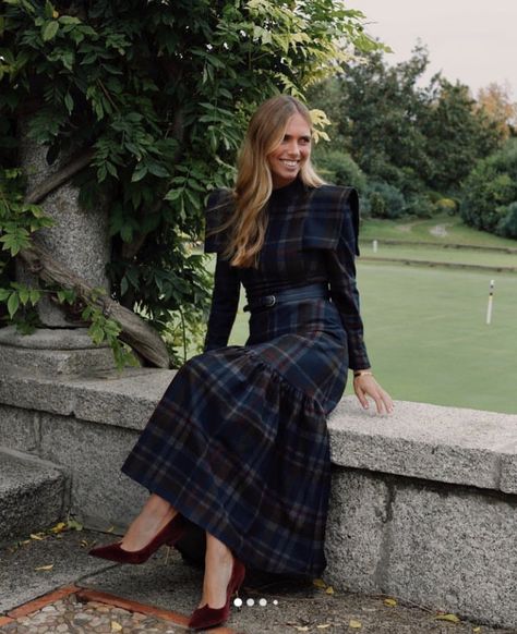 90s Street Style, Pleated Dresses, Dress 2024, Chic Casual, Dresses Elegant, Elegant Chic, Vintage Plaid, Female Fashion, Long Sleeve Bodycon Dress