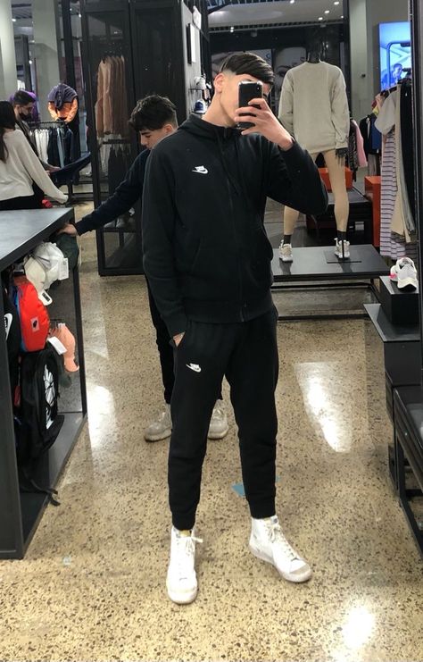 Boy Nike Outfits, Nike Boys Outfits, Airport Outfit Men, Mens Pants Fashion Casual, Trending Jeans, Nike Clothes Mens, Trendy Boy Outfits, Casual Ootd, Street Style Outfits Men