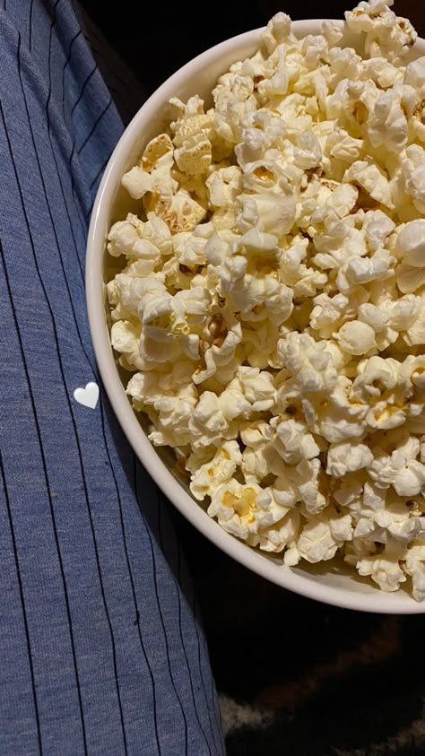 At Home Cinema, Priscilla Core, Popcorn Aesthetic, Tiktok Snacks, The Edens Series, Cool Wallpapers Music, Snack List, Aesthetic Planners, Healthy Popcorn