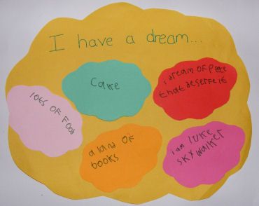 “I Have A Dream” Cloud Martin Luther King Art Projects, Martin Luther King Art, Mlk Crafts, Mlk Activities, Martin Luther King Activities, Peace Crafts, Dream Poster, King Craft, Martin Luther King Jr Day