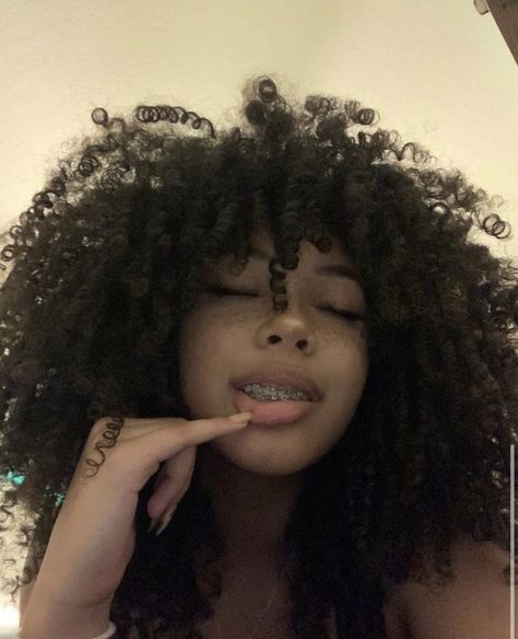 Notti Osama, Pretty Dark Skin, Curly Hair Photos, Pelo Afro, Beautiful Curly Hair, Hairdos For Curly Hair, Curly Girl Hairstyles, Pretty Selfies, Hair Transformation