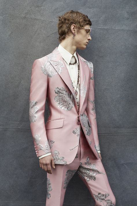 Alexander Mcqueen Menswear, Estilo Zendaya, Menswear 2020, Menswear Details, Mens Fashion Wedding, Mens Fashion Editorial, Menswear Runway, Indian Men Fashion, Mens Fashion Business