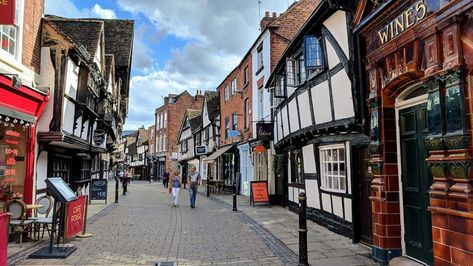 Friar Street in Worcester - Discover what to see in the city of Worcester on the Worcester Stands Tall Sculpture Trail, a 2018 Wild in Art sculpture trail in England; from a cultural travel blog by www.traveljunkiegirl.com Tall Sculpture, Worcester Cathedral, Worcester England, River Severn, Cultural Travel, Northern England, Slow Travel, House Museum, Places Of Interest