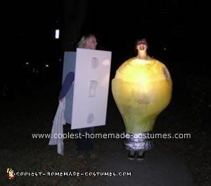 This Homemade Light Bulb and Switch Couple Costume was a bright idea for a Halloween couple costume! One of us was a light bulb and the other was a light s Halloween Costumes With Lights, Halloween Couple Costume, Diy Light Bulb, Star Wars Halloween Costumes, Light Bulb Crafts, Halloween Costume Props, Board Party, Halloween Couple, Homemade Costume