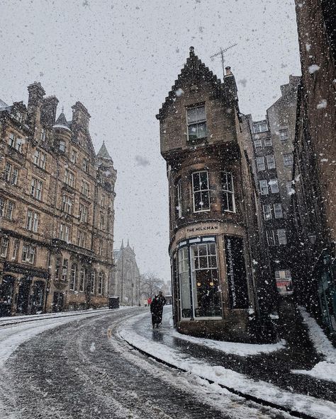 juan. |📍edinburgh, scotland on Instagram: “i’ve really enjoyed photographing the snow this winter 🌨 // edinburgh has always been that place where it’s always cold but doesn’t…” Snow In Scotland, Edinburgh In February, Winter In Edinburgh, Edinburgh In Winter, Snow Edinburgh, Edinburgh Scotland Winter, Europe Winter Aesthetic, Edinburgh Snow, Winter Edinburgh