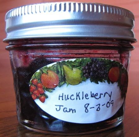 Huckleberry Jam Recipe Canning, Huckleberry Jelly Recipe, Huckleberry Jam Recipe, Huckleberry Recipes, Huckleberry Jam, Canning Jam Recipes, Jam Canning, Christmas Jam, Homemade Jelly