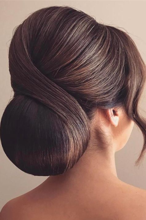 So-Pretty Chignon Bun Hairstyles ★ See more: http://lovehairstyles.com/so-pretty-chignon-bun-hairstyles/ Chignon Hairstyle, Sanggul Modern, Wedding Haircut, Chignon Bun, Classic Wedding Hair, Chignon Hair, Elegant Wedding Hair, Up Dos For Medium Hair, Best Wedding Hairstyles