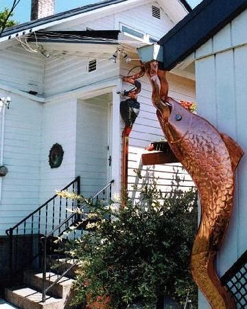 Leaping Salmon downspout ~~~ These copper downspouts were designed and crafted by Vladimir Sumchecko, a Ukrainian immigrant located in the Pacific Northwest. Copper Downspouts, Chain Rain Gutters, Copper Gutters And Downspouts, Cooper Rain Chain, Downspout Drainage, Rain Gutter Installation, Gutter Drainage, Copper Gutters, Rain Gutters