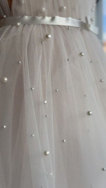 Beaded Pearl Wedding Dress, Pearl Dress Design, Pearl Outfits, White Dress With Pearls, Unique Skirts Design, Pearl Theme, Graduation Board, Pearl Outfit, Pearl Skirt