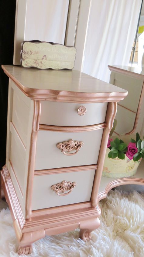 Rose Gold Bedroom Furniture, Diy Dresser Makeover Paint Girly, White And Gold Armoire, Rose Gold Furniture Bedrooms, Rose Gold Painted Furniture, Rose Gold Dresser, Rose Gold Vanity, Rose Gold Furniture, Vanity Redo